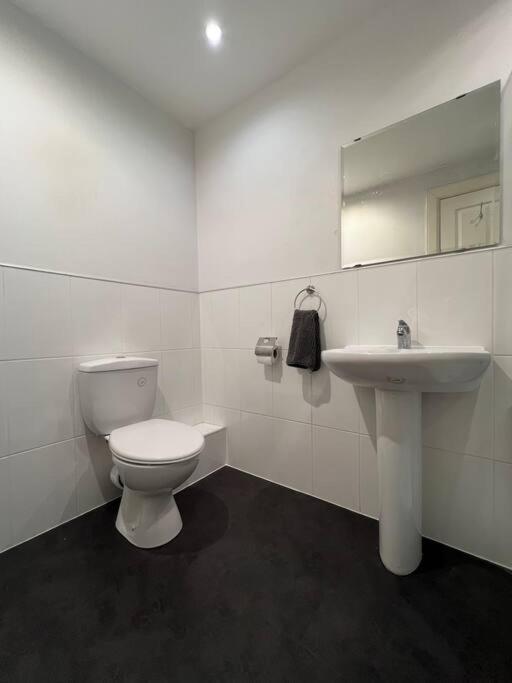 Modern In Centre *